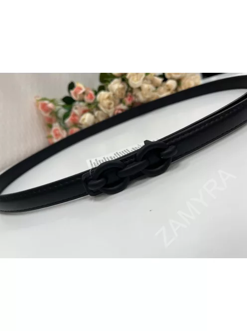 Nem rugalmas, műbőr, vékony öv.