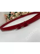 Nem rugalmas, műbőr, vékony öv.