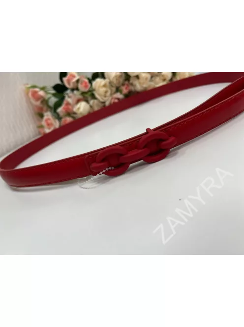 Nem rugalmas, műbőr, vékony öv.