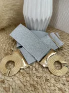 Rugalmas, vastag, gumis, fémcsatos öv.