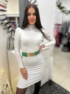 Rugalmas, vastag, gumis, fémcsatos öv.