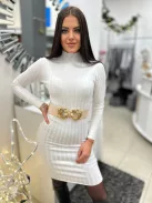 Rugalmas, vastag, gumis, állítható méretű, fém csatos öv.