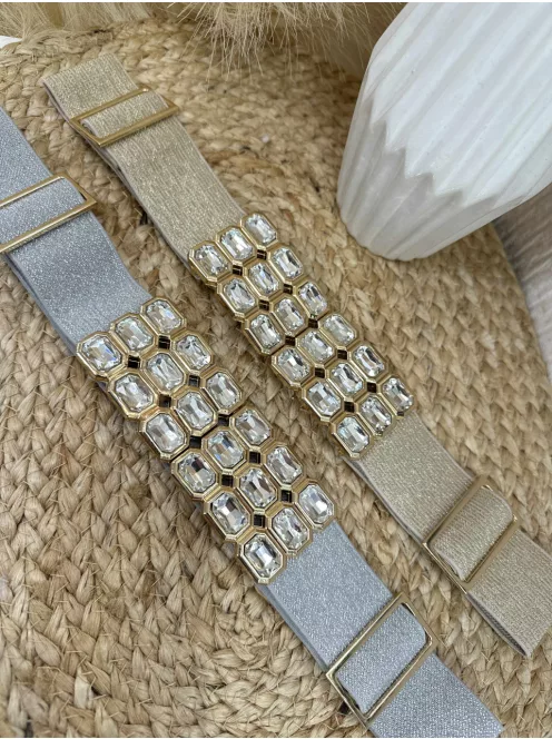 Rugalmas, gumis, állítható méretű, kövekkel díszített, fémcsatos öv.