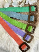 Rugalmas, fonott, fa, kocka csatos öv.