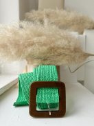 Rugalmas, fonott, fa, kocka csatos öv.