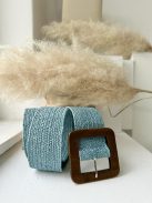 Rugalmas, fonott, fa, kocka csatos öv.