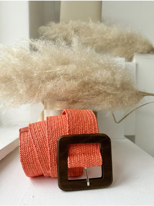 Rugalmas, fonott, fa, kocka csatos öv.