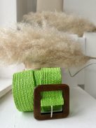 Rugalmas, fonott, fa, kocka csatos öv.