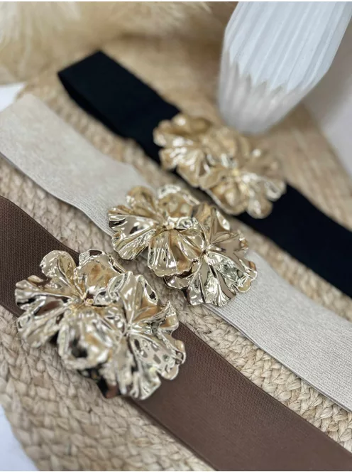 Rugalmas, gumis, fém csatos öv .