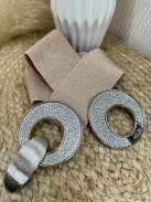 Rugalmas, csillogós, gumis, kövekkel díszített öv .