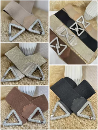 Rugalmas, gumis, kövekkel díszített öv .