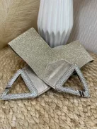 Rugalmas, gumis, kövekkel díszített öv .