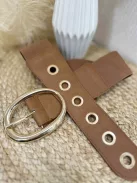 Rugalmas, gumis, fém csatos öv .