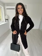 Műbőr, merev fazonú, patentos, láncpántos táska. Szélesség: 24 cm, Magasság: 19 cm.