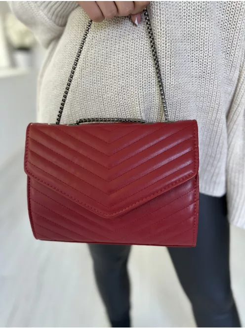 Műbőr, merev fazonú, patentos, láncpántos táska. Szélesség: 24 cm, Magasság: 19 cm.