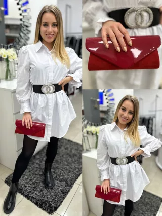   Lakkozott, merev fazonú, láncos alkalmi táska. Szélesség:25cm, Magasság: 12cm.