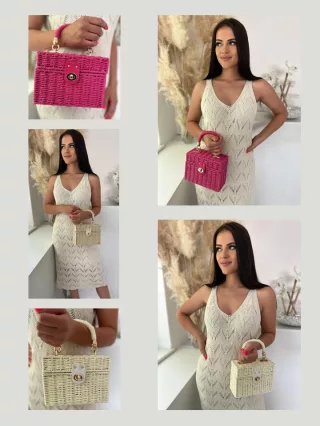   Fonott, gyékény, merev, nyári kistáska, láncos hosszúpánttal. Szélesség: 19,5 cm Magasság: 14,5 cm.