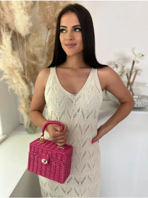 Fonott, gyékény, merev, nyári kistáska, láncos hosszúpánttal. Szélesség: 19,5 cm Magasság: 14,5 cm.