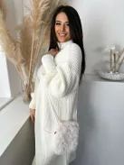 Pihe-puha szőrmés, patentos kistáska, műbőr hosszú pánttal. Szélesség: 15,5 cm Magasság: 20 cm