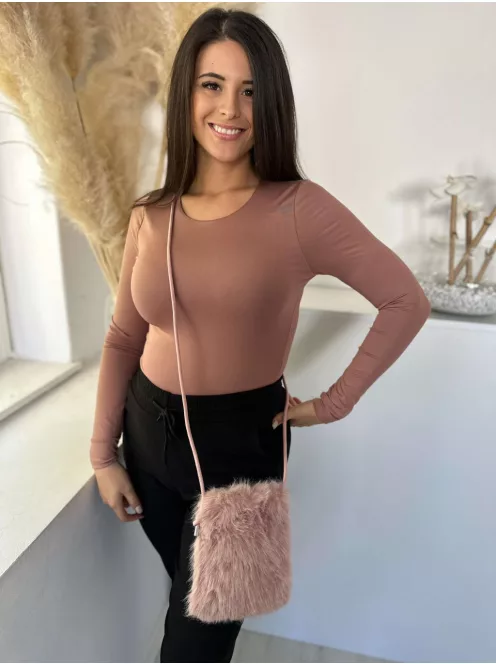 Pihe-puha szőrmés, patentos kistáska, műbőr hosszú pánttal. Szélesség: 15,5 cm Magasság: 20 cm