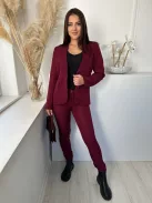 Műbőr, merev fazonú kistáska hosszúpánttal. Szélesség: 24,5 cm Magaság: 16 cm.