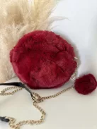 Pihe-puha szőrmés, kerek kistáska hosszúpánttal. 20 cm.