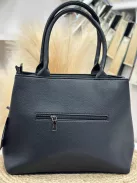 Puha, műbőr, merev fazonú táska, hosszúpánttal. 