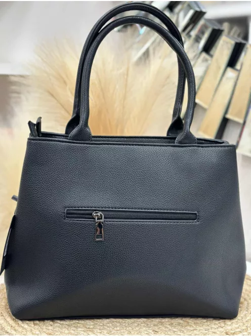 Puha, műbőr, merev fazonú táska, hosszúpánttal. 