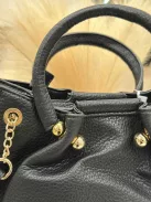 Műbőr kistáska, hosszúpánttal.