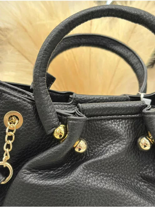 Műbőr kistáska, hosszúpánttal.