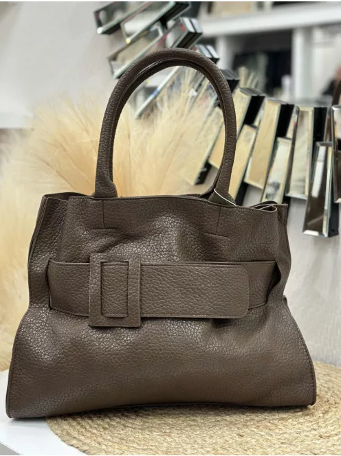 Nagyméretű, két részes, műbőr táska, levehető hosszúpánttal.