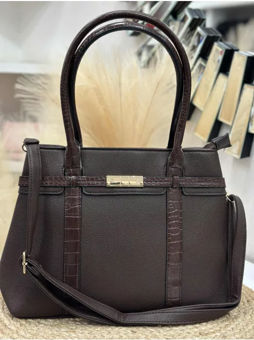 Műbőr, merev fazonú táska, levehető hosszúpánttal.