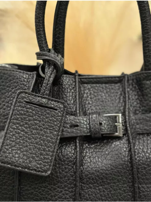 Műbőr, merev fazonú, két részes táska.