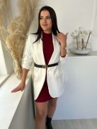 Lenge fazonú, bélelt, nem rugalmas, ujján húzott, csinos overál övvel. (S-L méretre ajánljuk.)