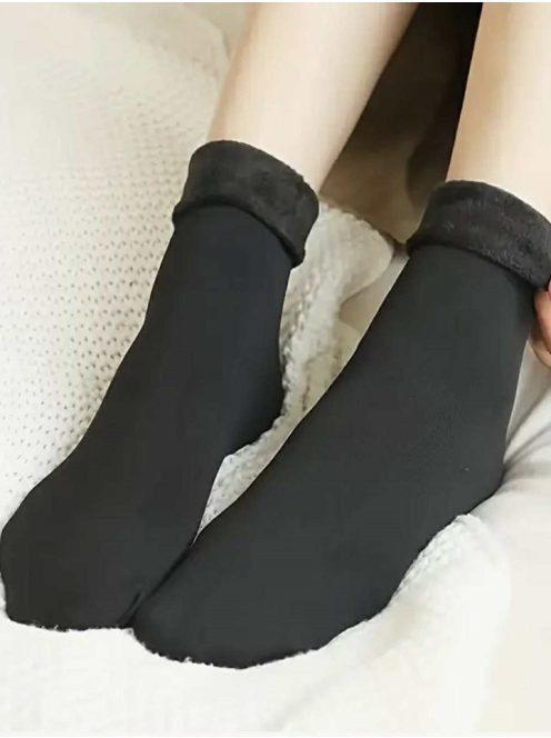 Rugalmas, pamut anyagú, belül bundás, puha, meleg, thermo zokni. 1 csomag / 2 pár zokni. (35-41 méretre ajánljuk.)