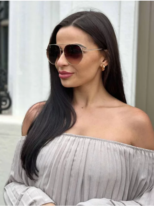 Fém keretes és szárú napszemüveg. UV védelemmel ellátott.