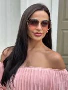 Fém keretes és szárú napszemüveg. UV védelemmel ellátott.