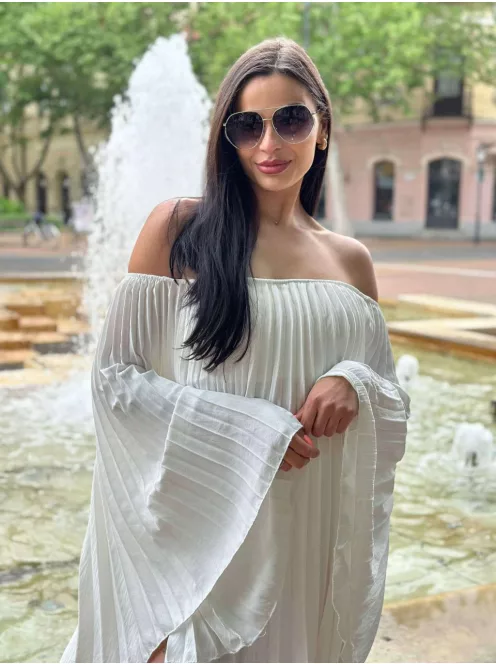 Fém keretes és szárú napszemüveg. UV védelemmel ellátott.