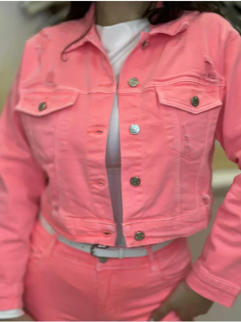 Rugalmas, szaggatott farmerkabát