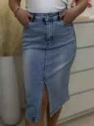 Kövekkel díszített farmerszoknya