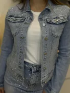 Kövekkel díszített farmerkabát