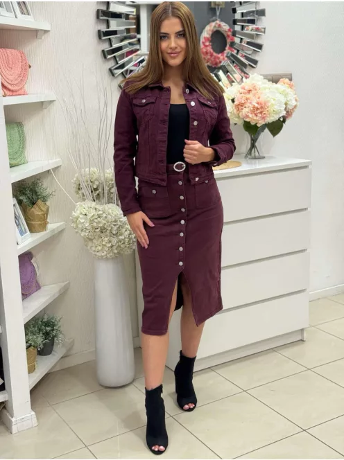 Csinos, gombos, zsebes, nem rugalmas anyagú farmerdzseki. A Modell S méretet visel. (S-XXL méretekben.)