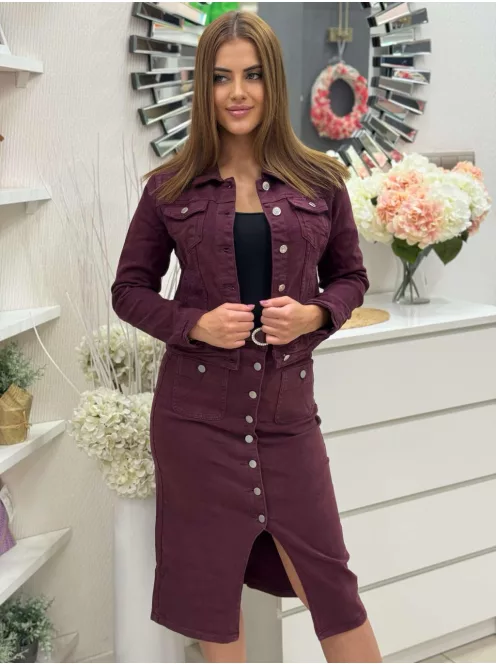 Csinos, gombos, zsebes, nem rugalmas anyagú farmerdzseki. A Modell S méretet visel. (S-XXL méretekben.)