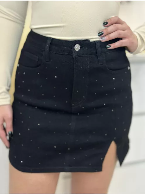 Kövekkel díszített farmer skort