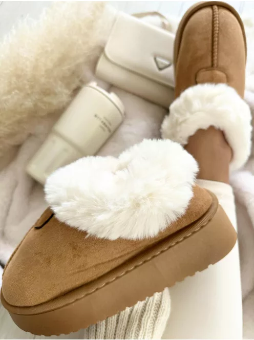 Velúr hatású, belül puha, bundás, belebújós bokacsizma.