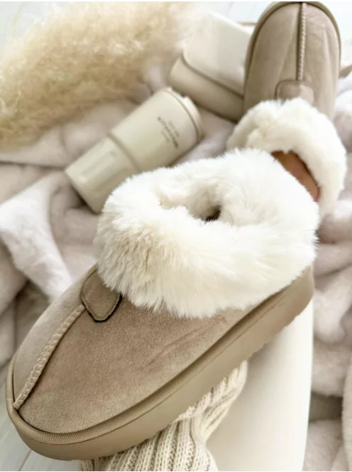 Velúr hatású, belül puha, bundás, belebújós bokacsizma.