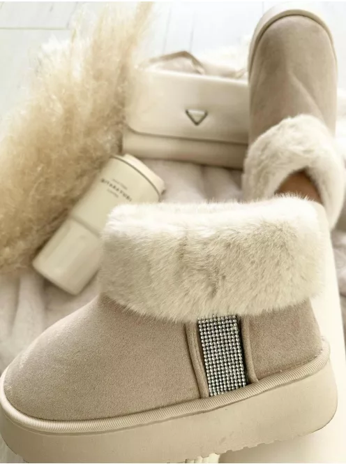 Velúr hatású, belül puha, bundás, belebújós, kövekkel díszített, bokacsizma.