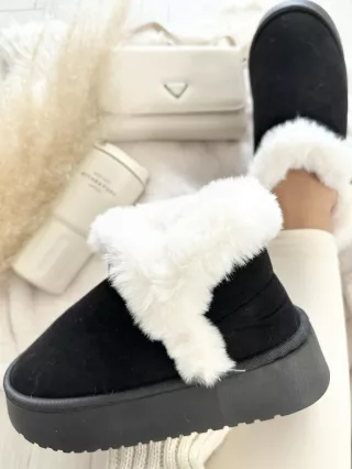   Velúr hatású, belül puha, bundás, belebújós bokacsizma.