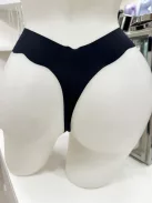 Extra rugalmas anyagú, mikroszálas, varrás nélküli, kényelmes tanga bugyi. A lézervágott bugyik láthatatlanok maradnak a szorosabb ruhák alatt is. (S-XXL méretekben.)