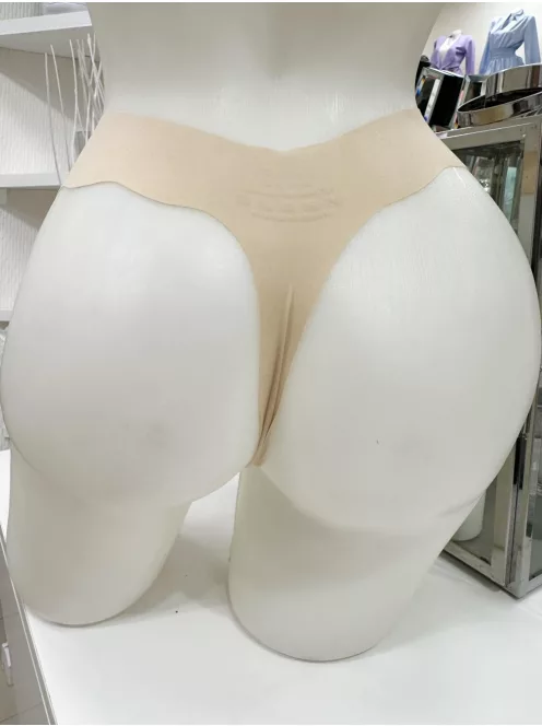 Extra rugalmas anyagú, mikroszálas, varrás nélküli, kényelmes tanga bugyi. A lézervágott bugyik láthatatlanok maradnak a szorosabb ruhák alatt is. (S-XXL méretekben.)